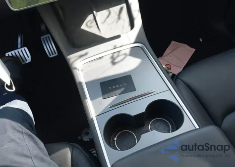 2022 Tesla Model Y Performance Dual Motor All-Wheel Drive z USA, uszkodzony, nr VIN 7SAYGDEF4NF492157